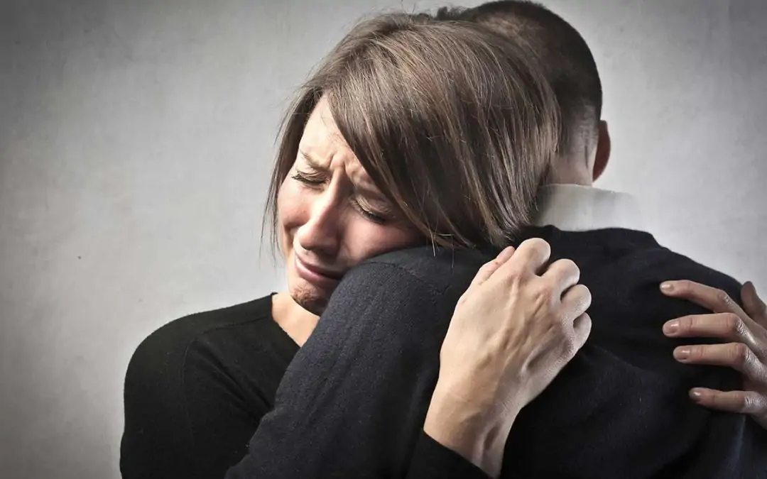 دوستی که از عزیزی از دست داده دوستی که عزیزی از دست داده